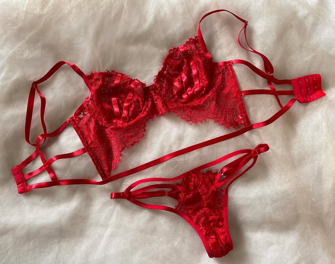 Set Renata: ✨ Tiras estratégicas, soporte perfecto y detalles bordados que encienden la elegancia 💫💖