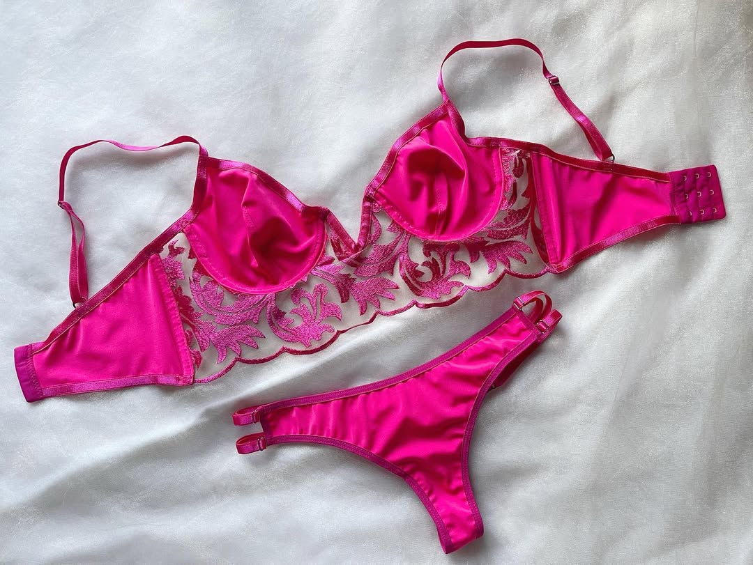 🔥👙 Set Azuba – Sensualidad y Versatilidad para brillar con tus outfits vibrantes ✨🌈